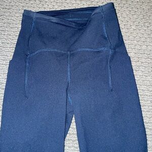 Lululemon brand new extra small navy blue Capri leggings